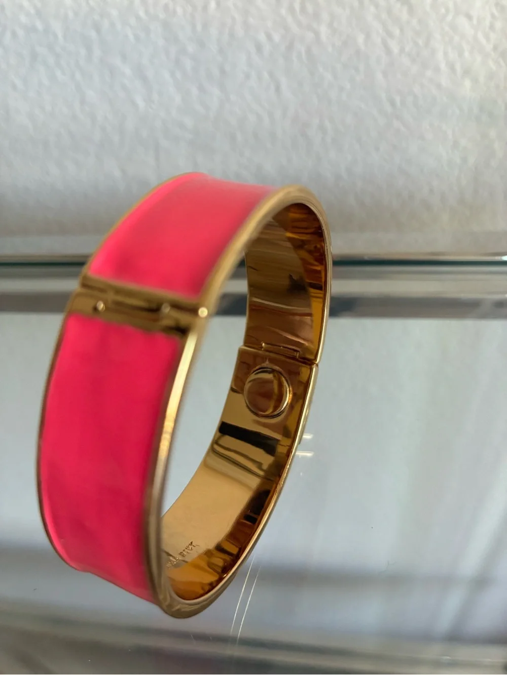 💖 Kate Spade S Hot Pink Gold Cuff Bracelet Pyramid Stud - Picture 3 of 7